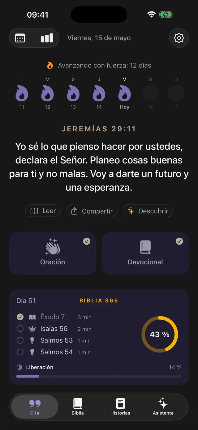 Pantalla de inicio de Bible 365 con el versículo del día, la racha, la oración y el devocional